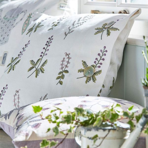 Tela bordada Bilberry de Sanderson